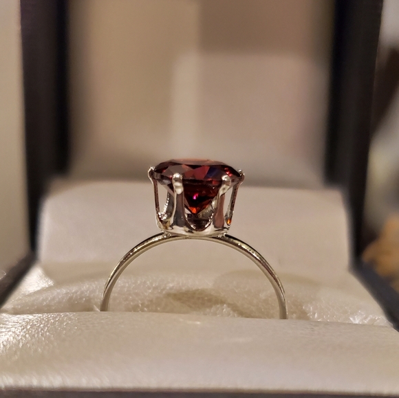 1.2 Carat AAA zirconia garnet birthstone ring - Picture 4 of 5